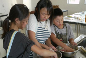 ご当地弁当作り 調理風景
